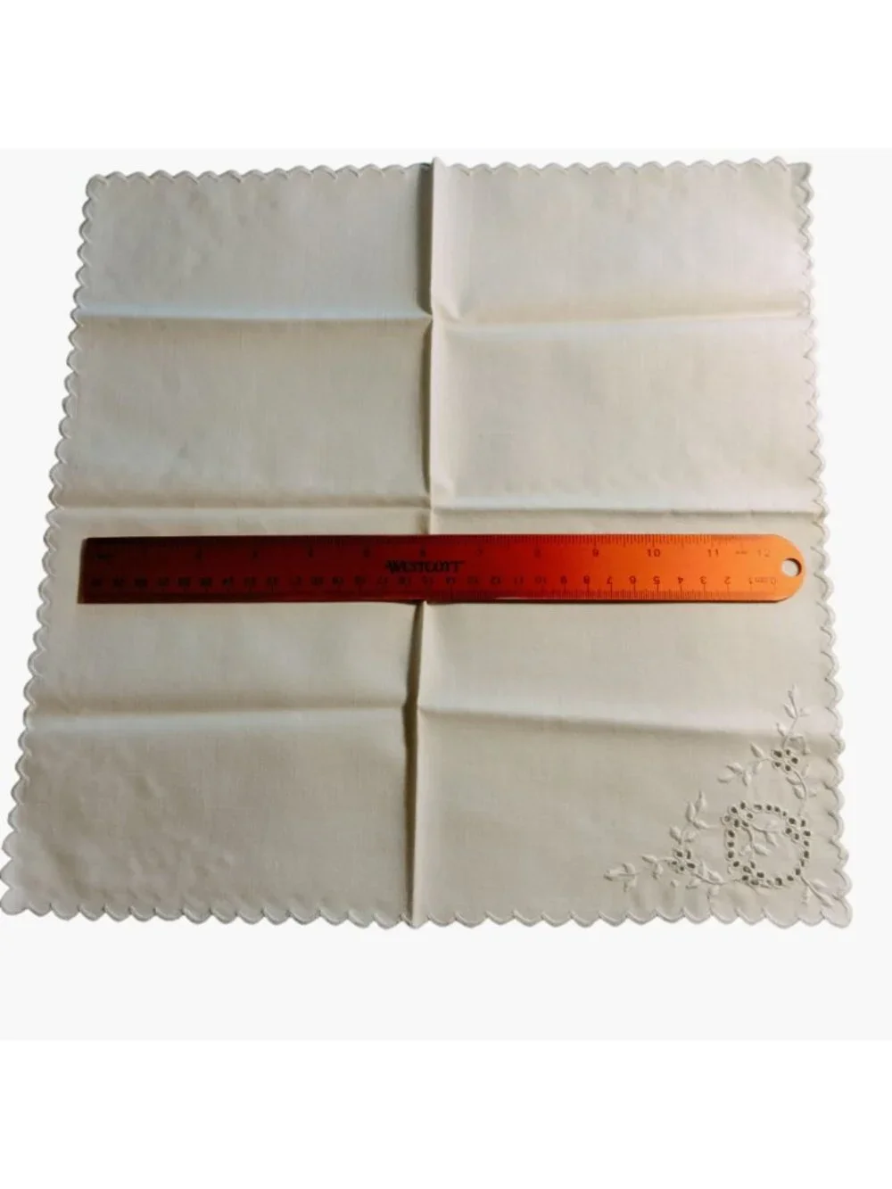 Madeira Art Needlework Linen Napkin Set 4 White Vintage Embroidered Wreath